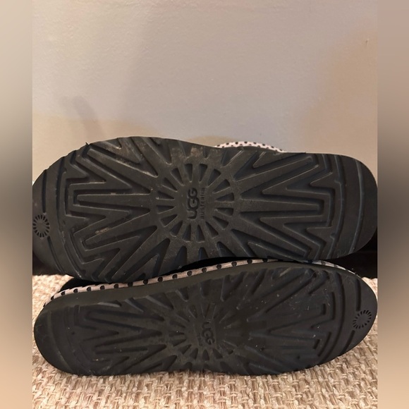 ASO Aria Montgomery Pretty Little Liars Ugg Australia Polka Dot Trimmed Boots 7 - Picture 9 of 9